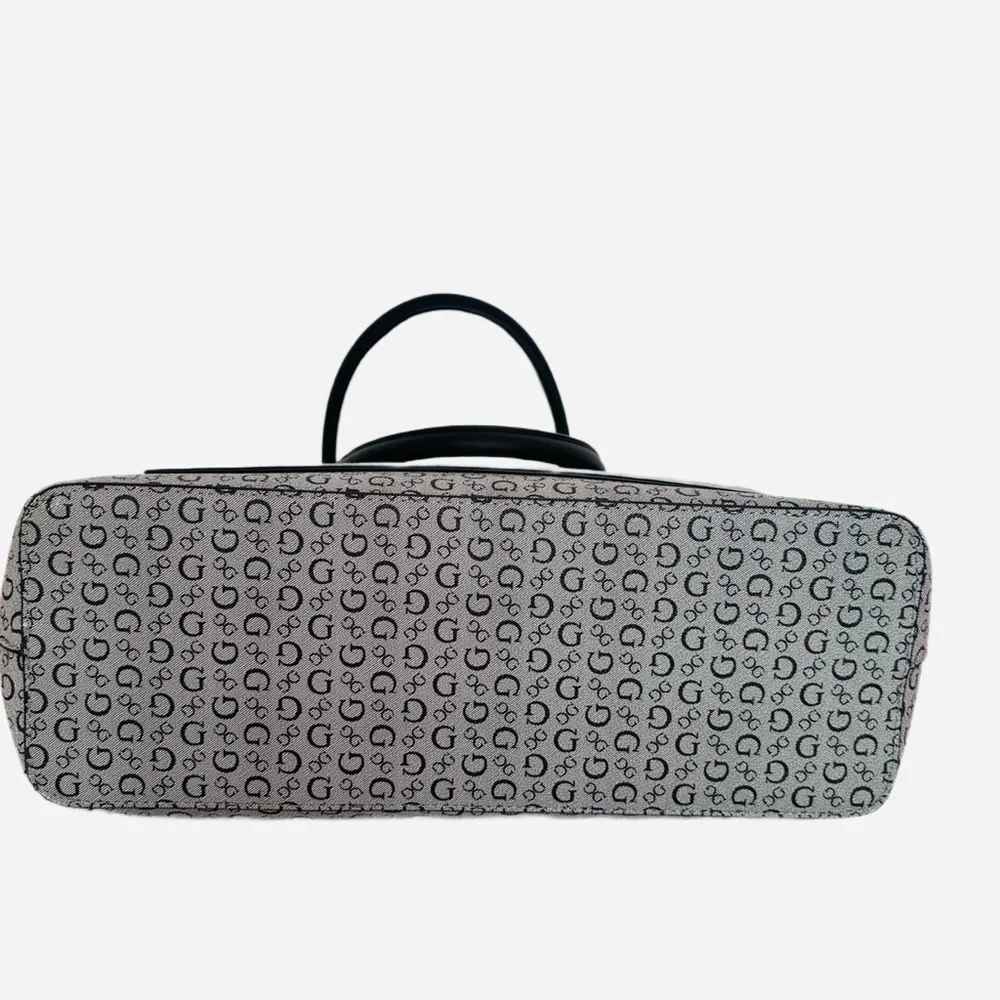 GUESS~ Stylish Large Gray Monogrammed Patterned Tote Bag w/Beige Lining